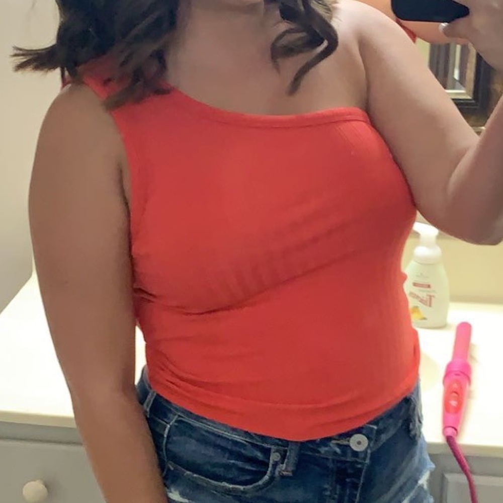 One shoulder shirt